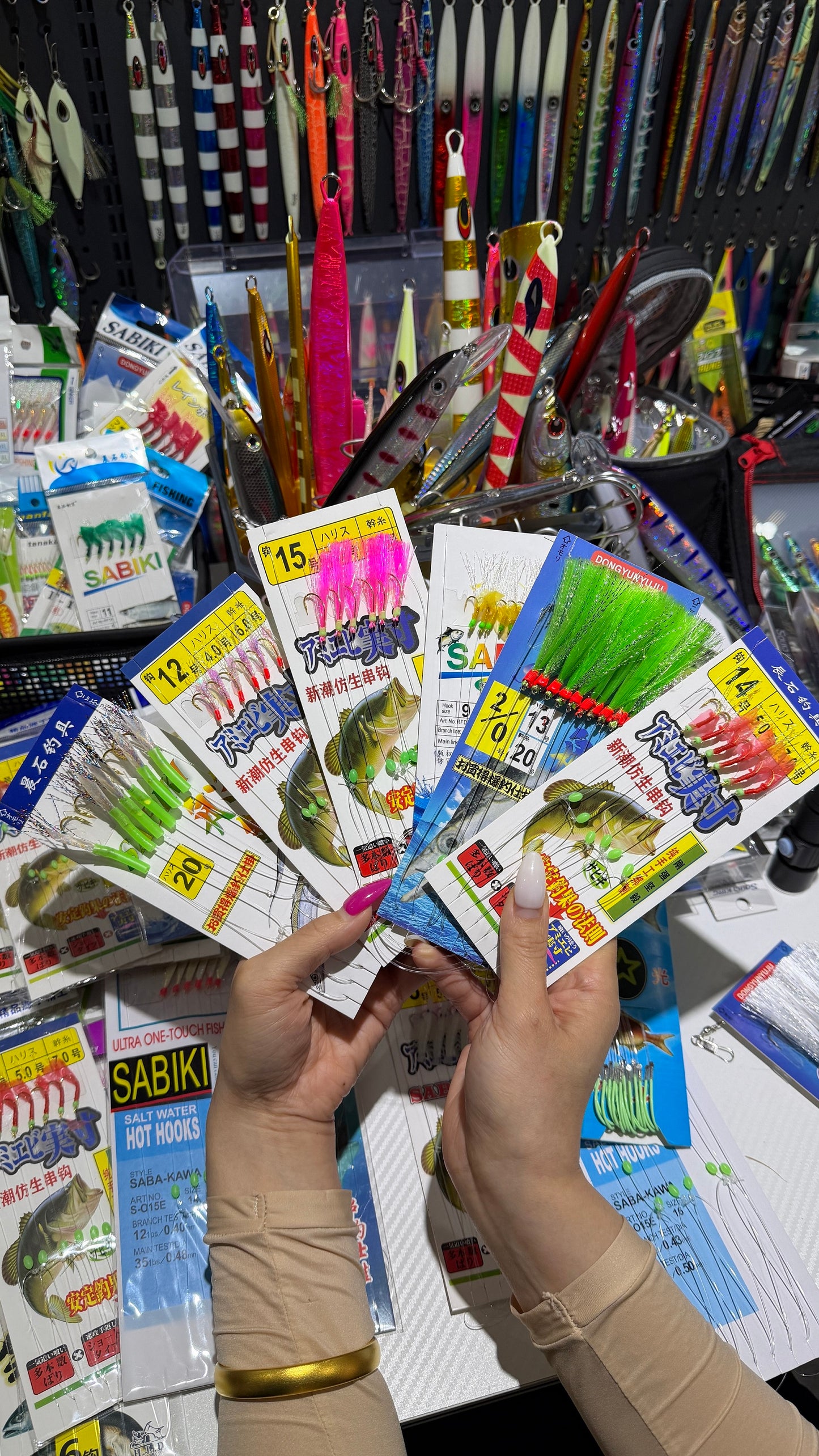 New Luminous Sabiki Rig Saltwater Bait Catcher with Fly Hooks High Carbon Steel Glow Beads Strong Leader for Saltwater Fish Assist hook